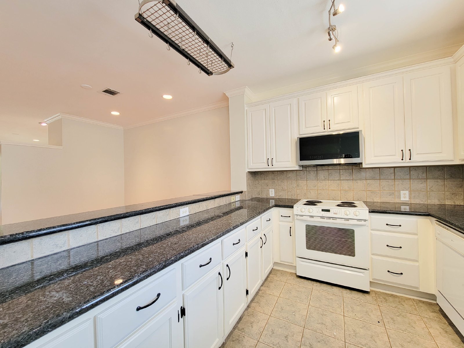 Beautiful Home with a Smart, Functional Floor Plan! property image