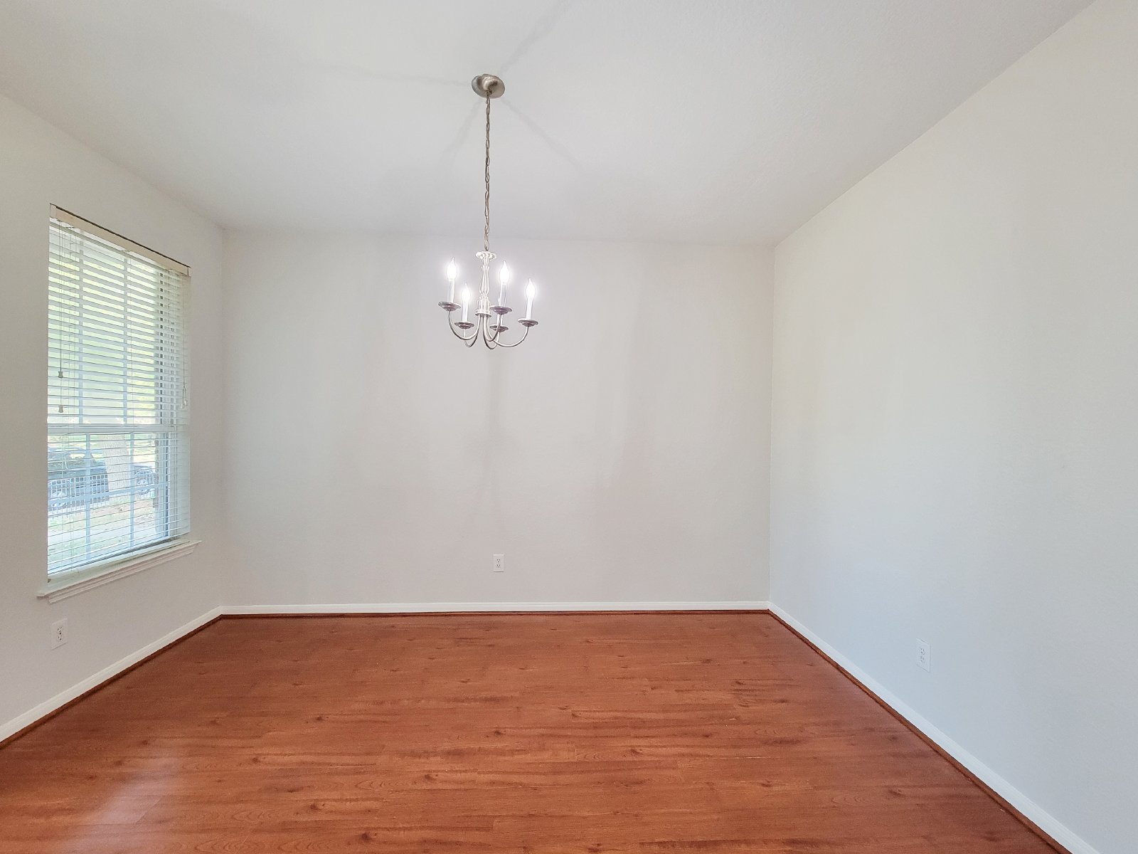 Gorgeous Home with Large Floorplan and High Ceilings! property image