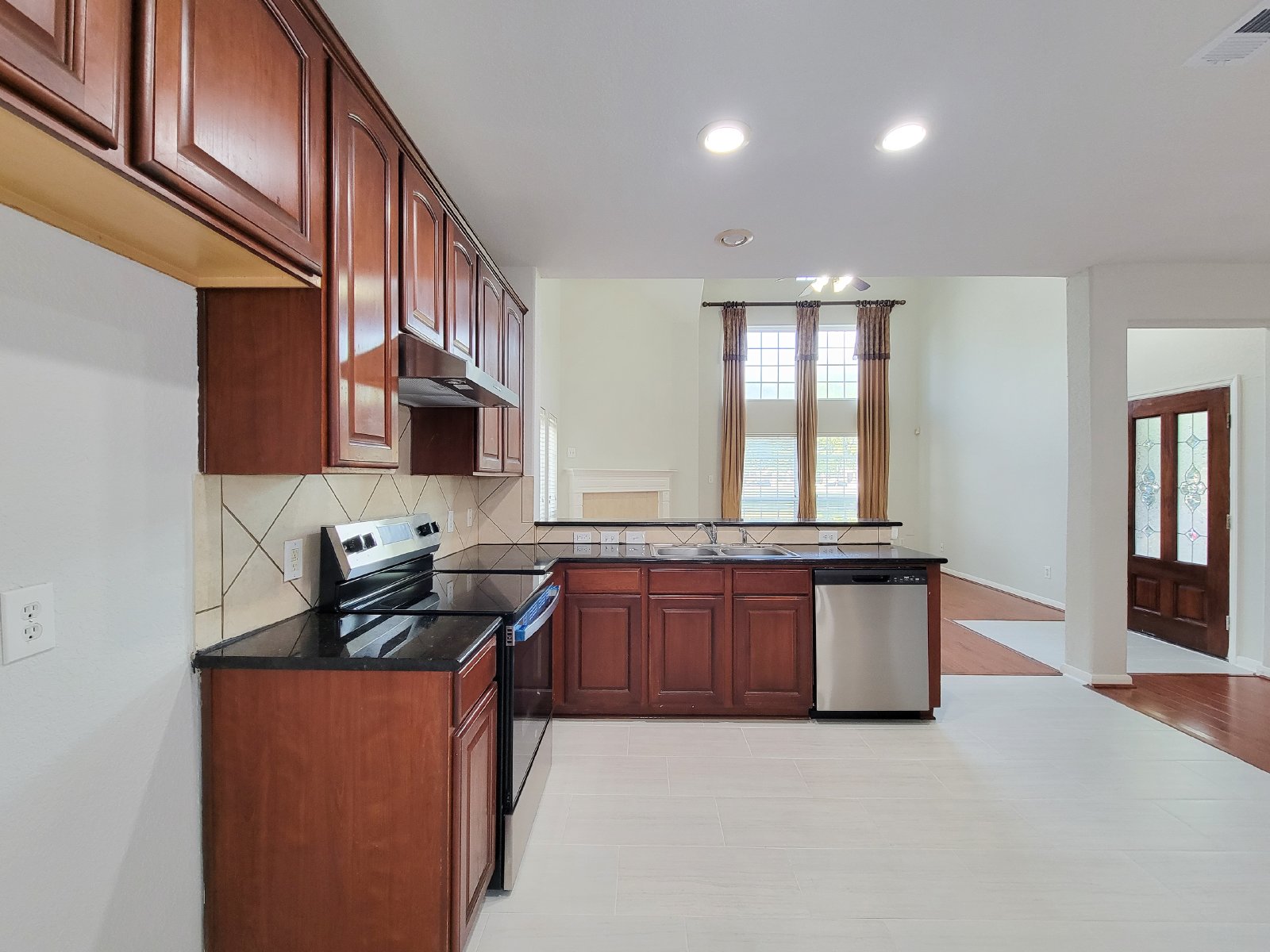 Gorgeous Home with Large Floorplan and High Ceilings! property image