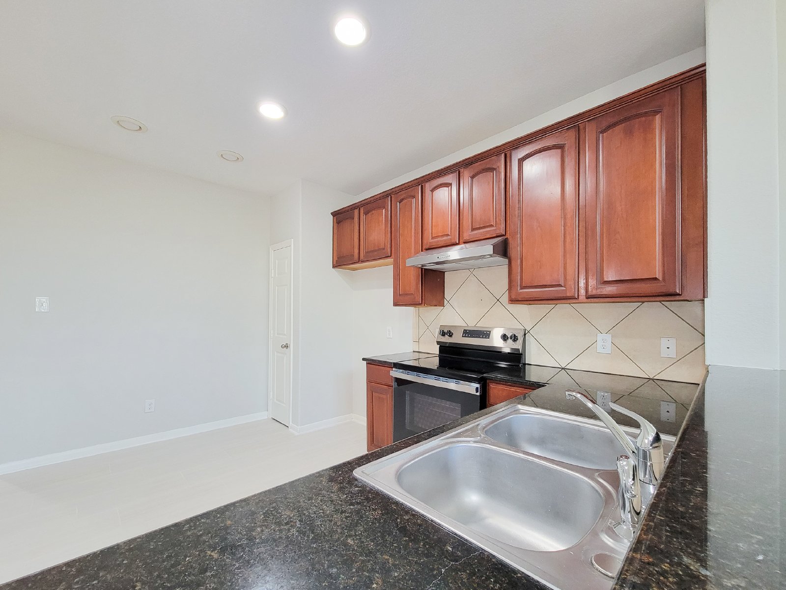 Gorgeous Home with Large Floorplan and High Ceilings! property image