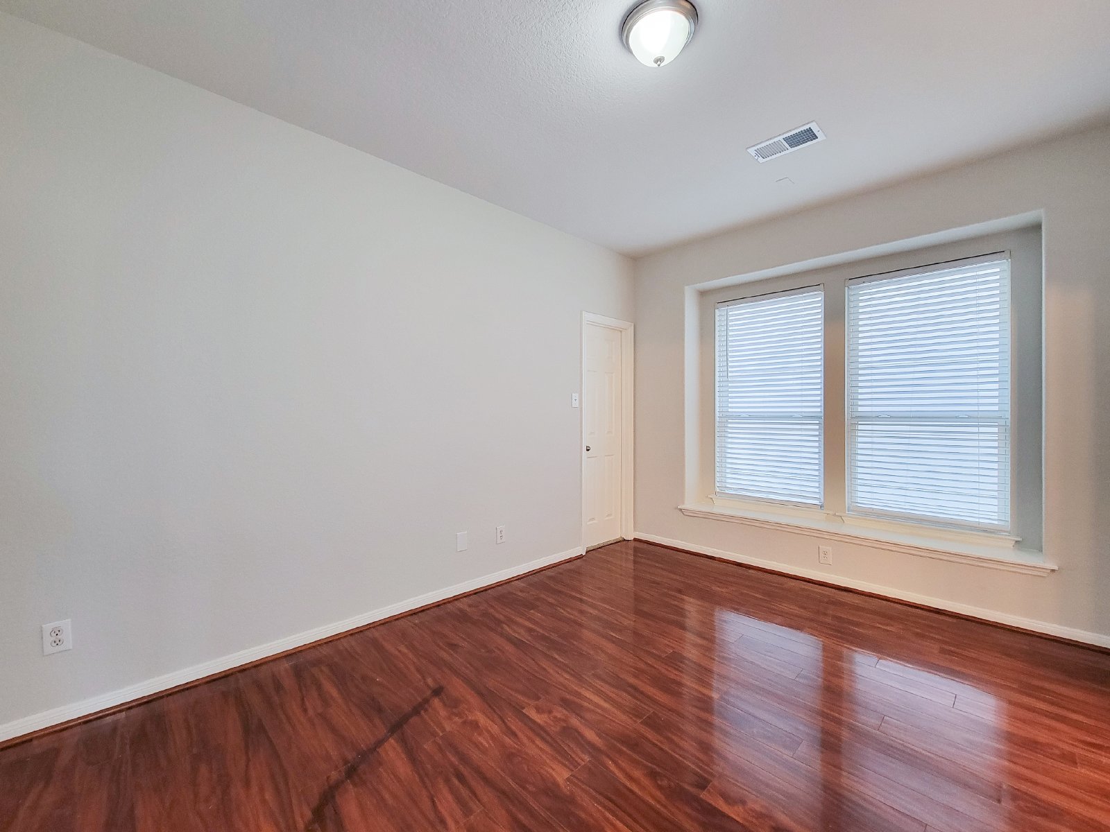 Gorgeous Home with Large Floorplan and High Ceilings! property image