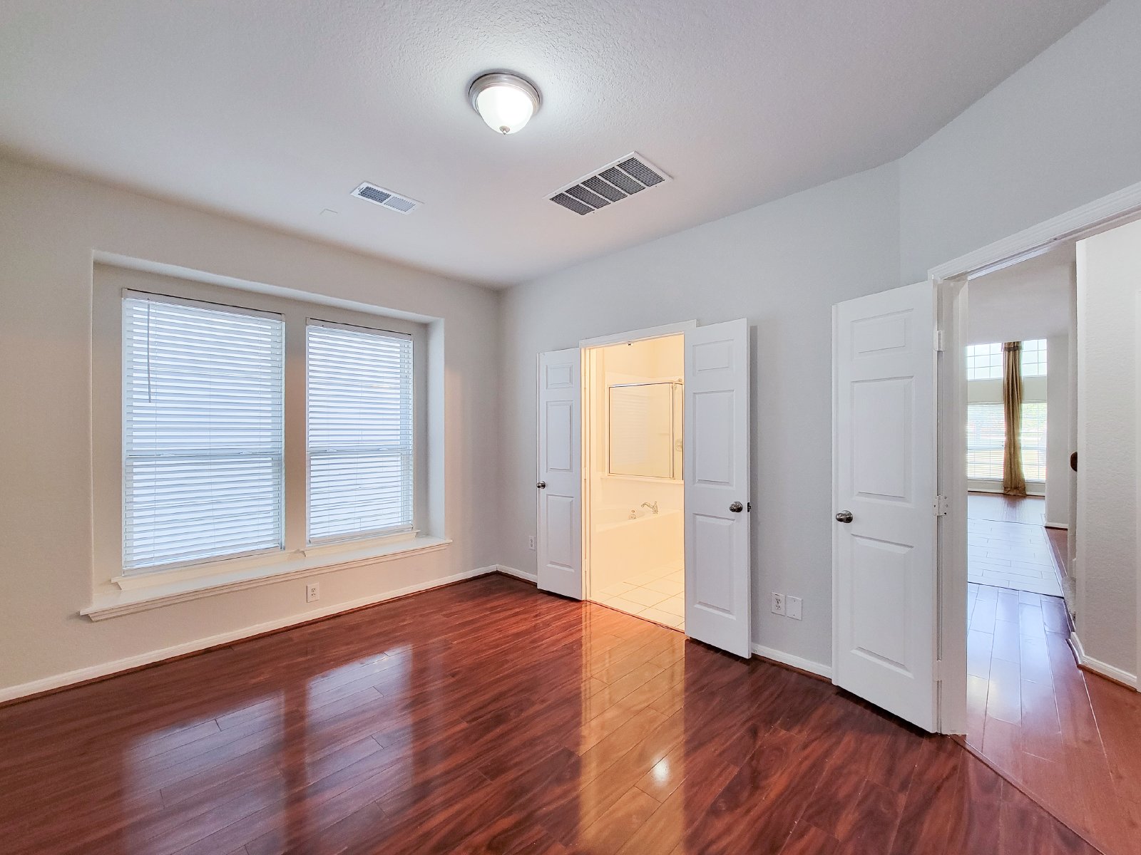 Gorgeous Home with Large Floorplan and High Ceilings! property image