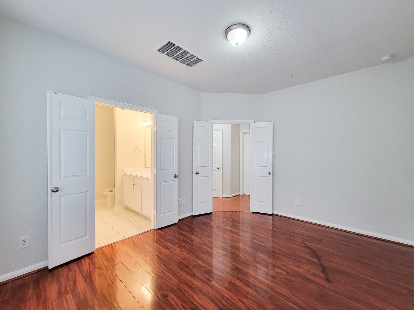 Gorgeous Home with Large Floorplan and High Ceilings! property image