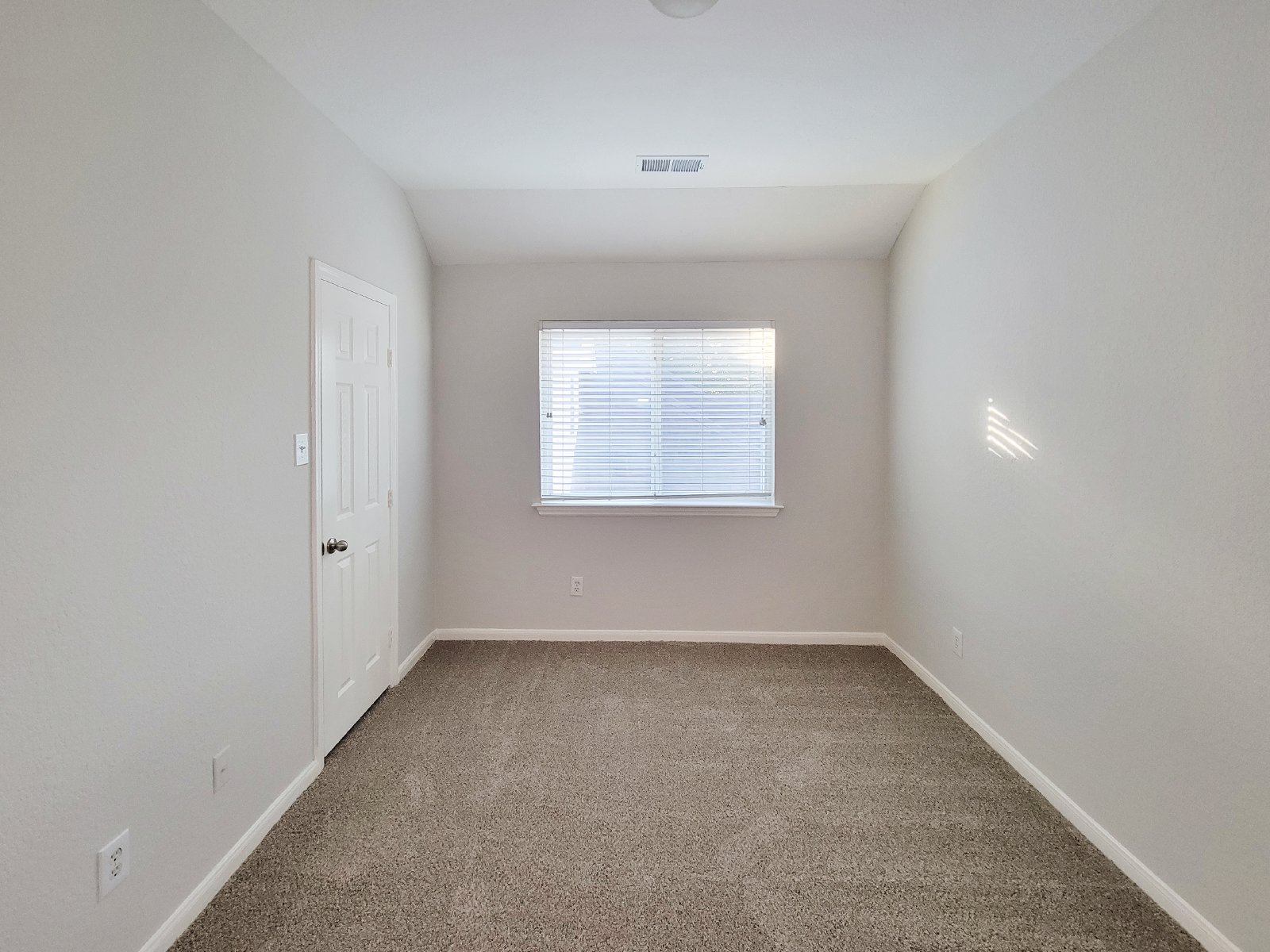 Gorgeous Home with Large Floorplan and High Ceilings! property image