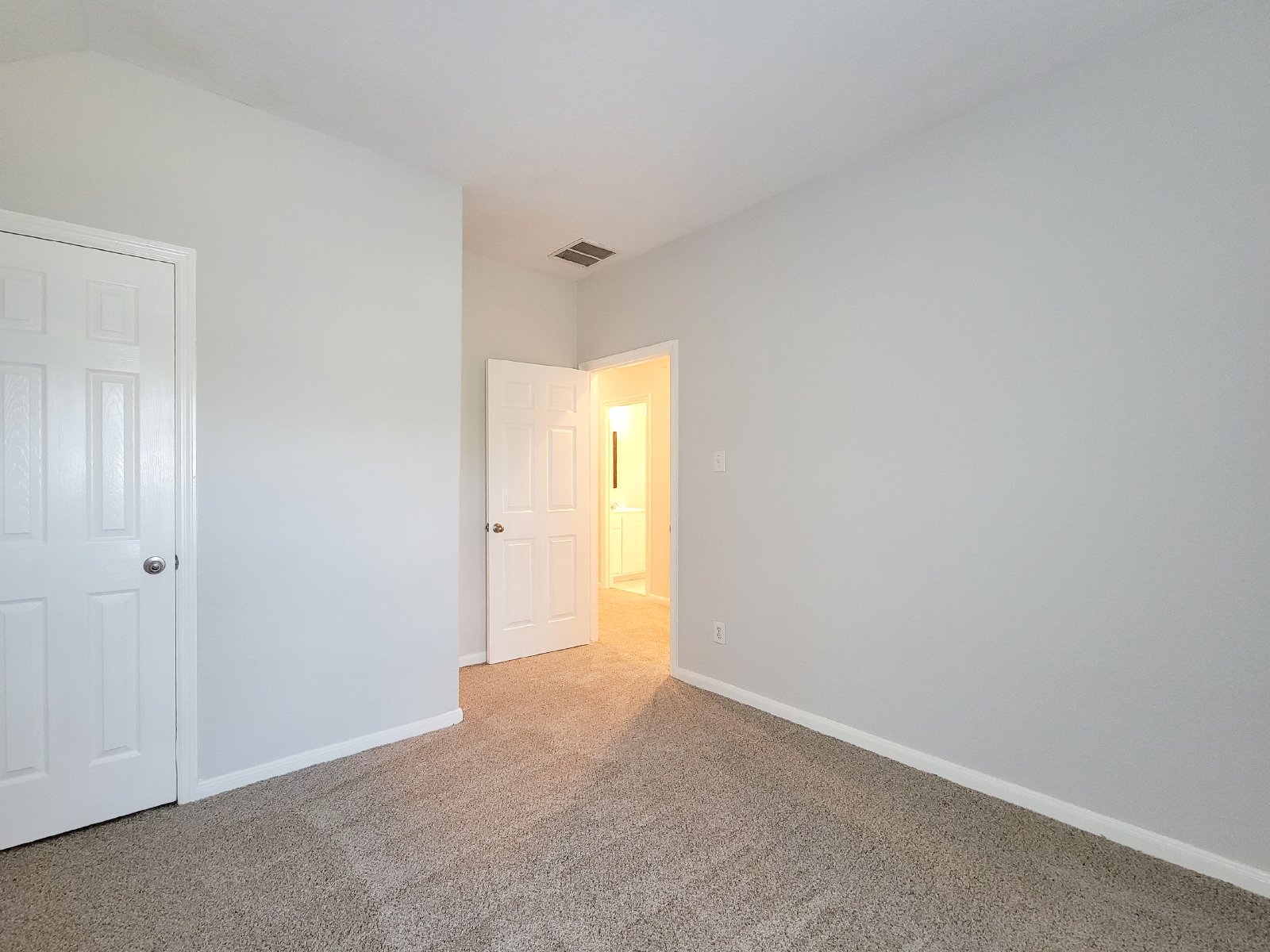 Gorgeous Home with Large Floorplan and High Ceilings! property image