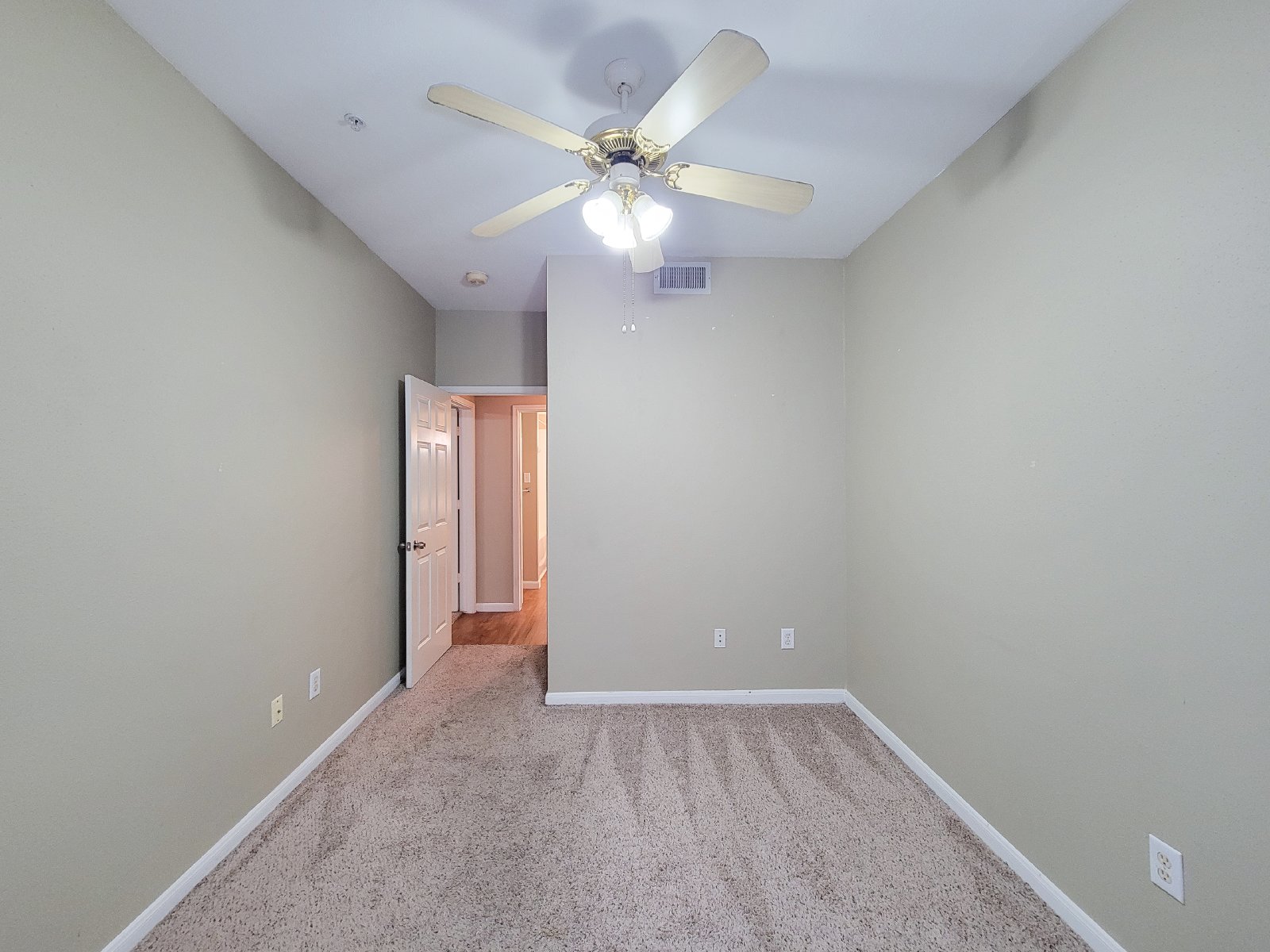 2 Bedroom 1 Bath Condo! property image