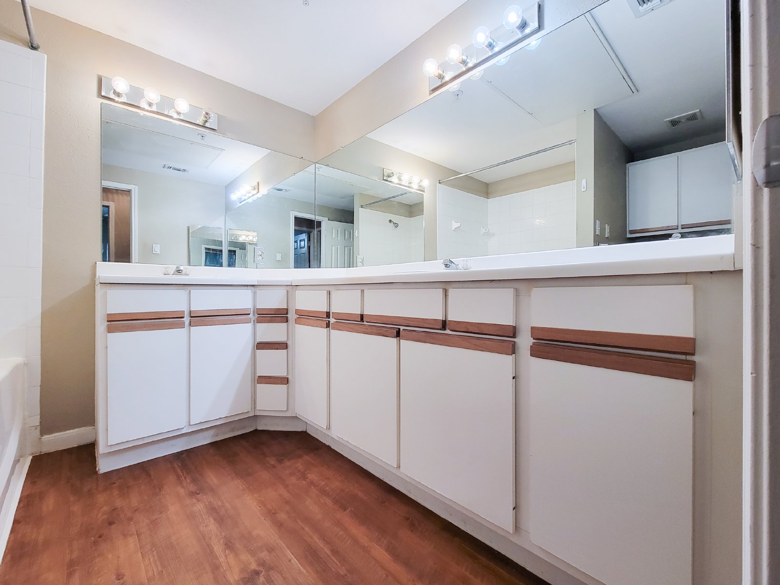 2 Bedroom 1 Bath Condo! property image