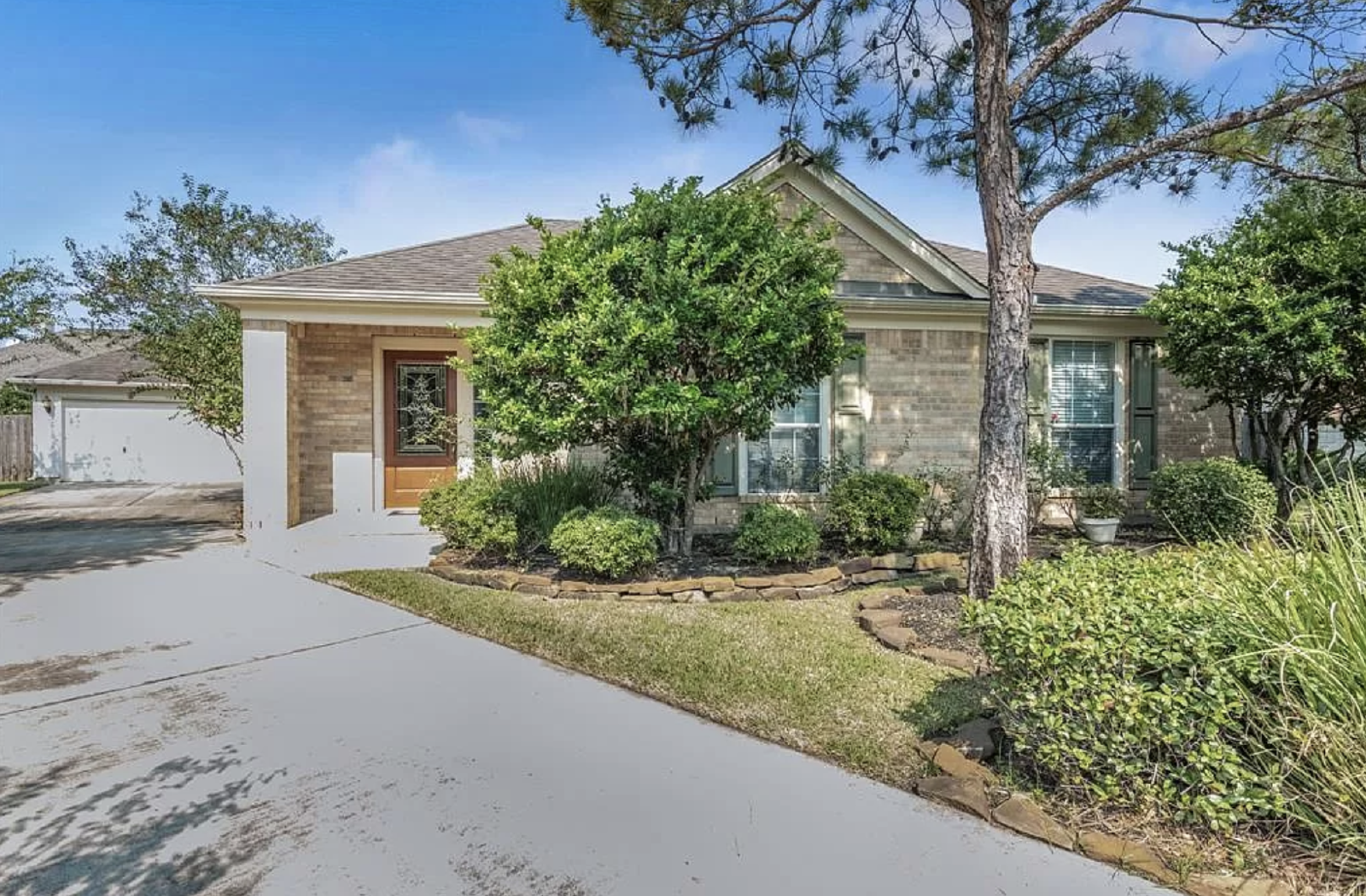 Charming Three-Bedroom Home in Canyon Lakes! property image