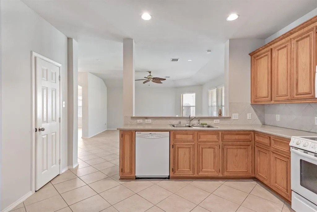 Charming Three-Bedroom Home in Canyon Lakes! property image