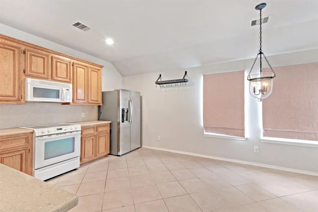 Charming Three-Bedroom Home in Canyon Lakes! property image