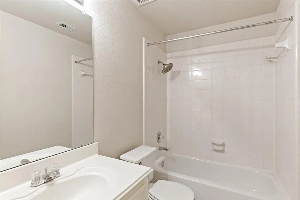 Charming Three-Bedroom Home in Canyon Lakes! property image