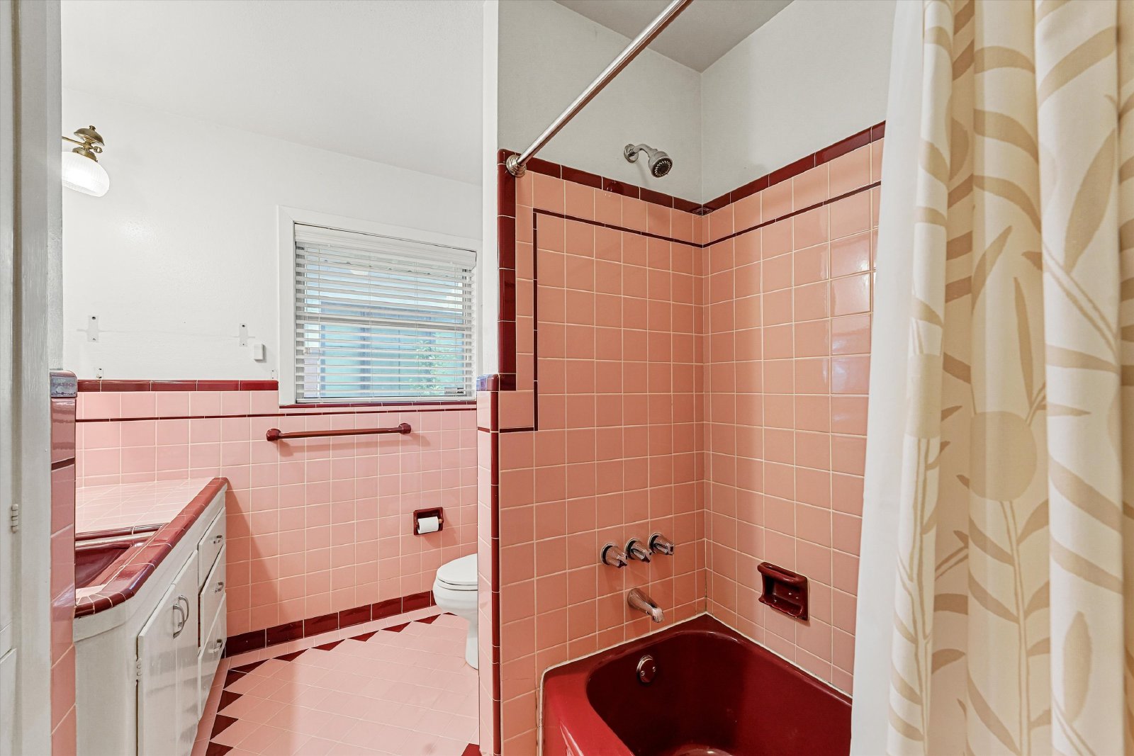 Charming, Updated Home on a Spacious Lot Near Rice University & the Medical Center! property image