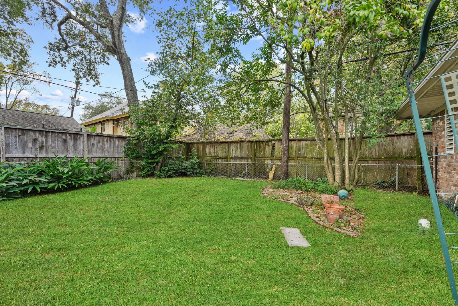 Charming, Updated Home on a Spacious Lot Near Rice University & the Medical Center! property image