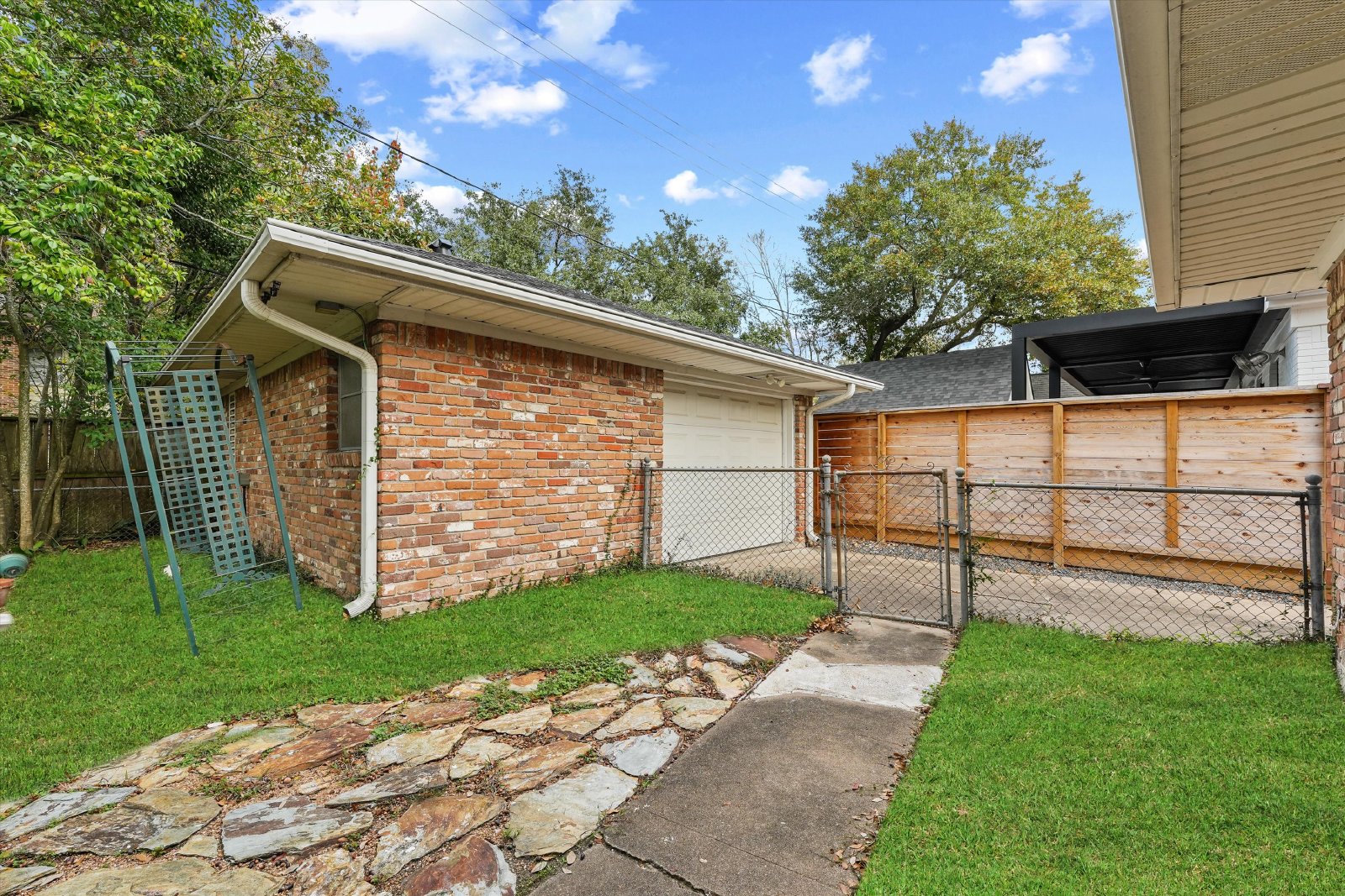 Charming, Updated Home on a Spacious Lot Near Rice University & the Medical Center! property image