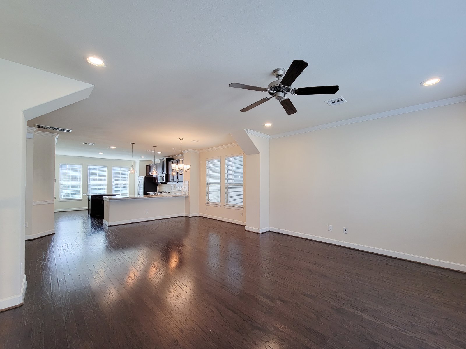 4 Bed Townhouse Condo for Rent in Houston TX 77043 – Spring Branch property image