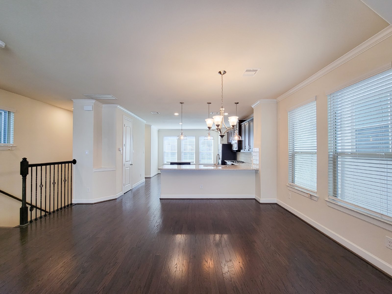 4 Bed Townhouse Condo for Rent in Houston TX 77043 – Spring Branch property image