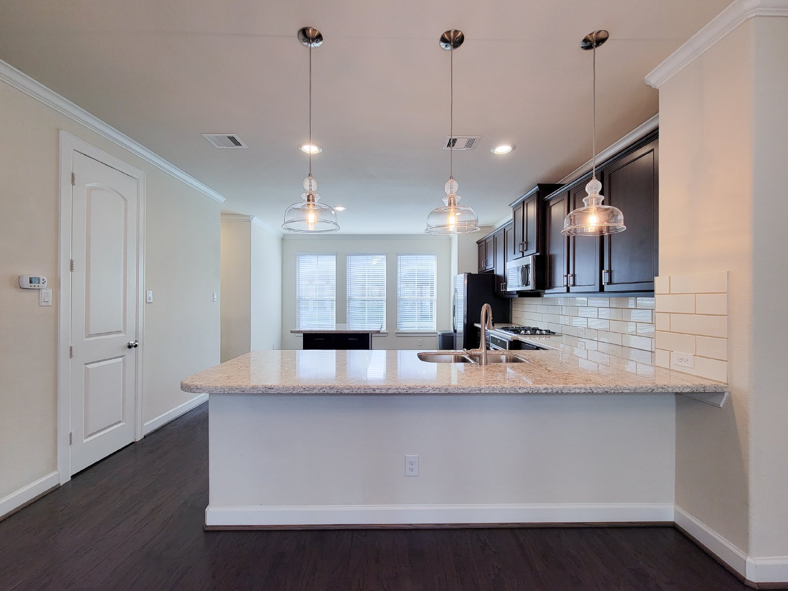 4 Bed Townhouse Condo for Rent in Houston TX 77043 – Spring Branch property image