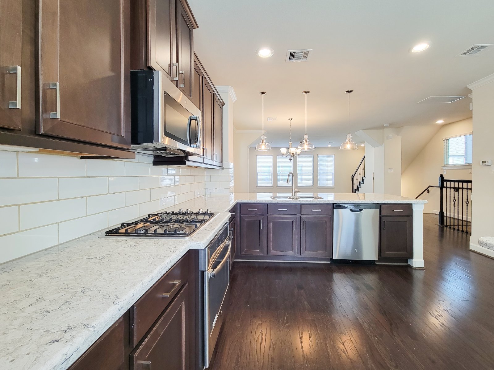 4 Bed Townhouse Condo for Rent in Houston TX 77043 – Spring Branch property image