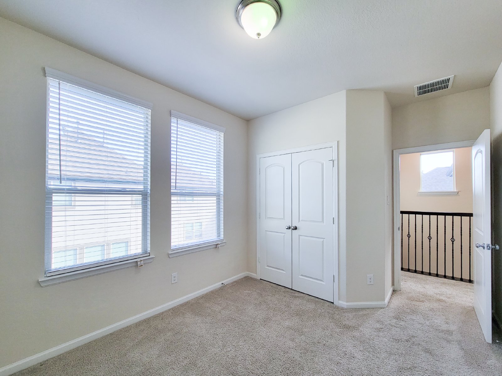 4 Bed Townhouse Condo for Rent in Houston TX 77043 – Spring Branch property image