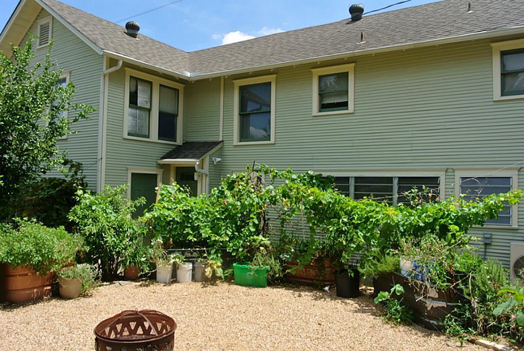 Charming One-Bedroom Home in the Heights – Affordable and Inviting! property image