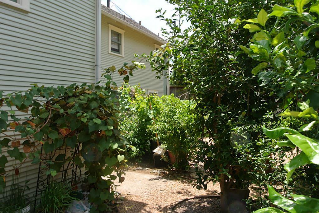 Charming One-Bedroom Home in the Heights – Affordable and Inviting! property image