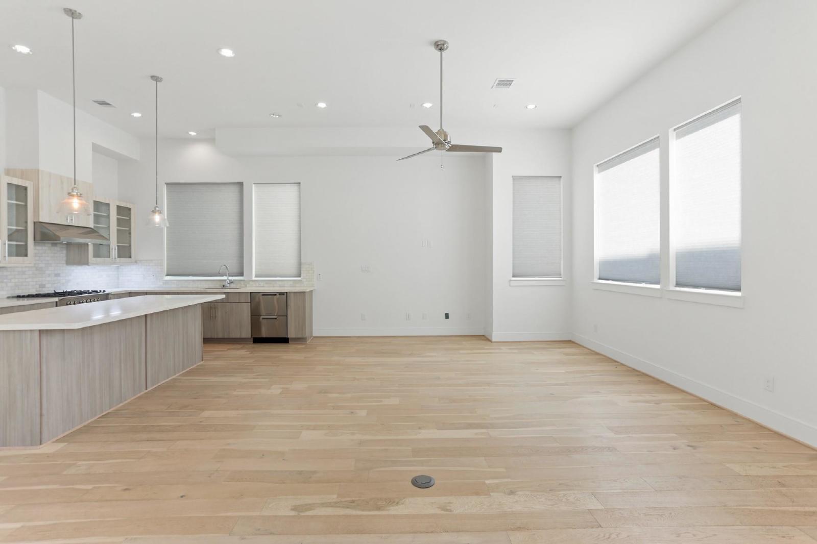 3 Bed Single-Family Home for Rent in Houston TX 77080 – Avondale Square property image