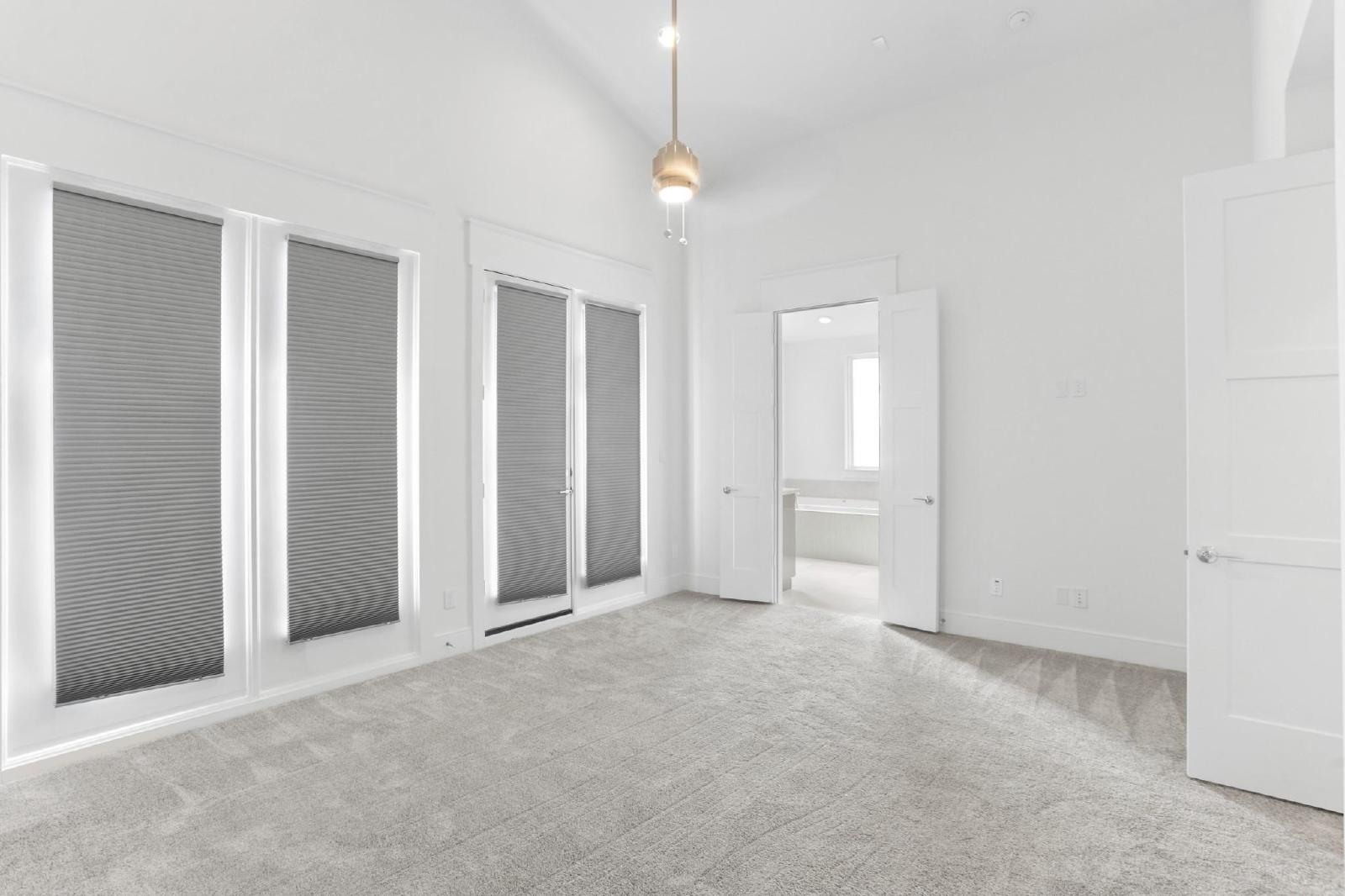 3 Bed Single-Family Home for Rent in Houston TX 77080 – Avondale Square property image