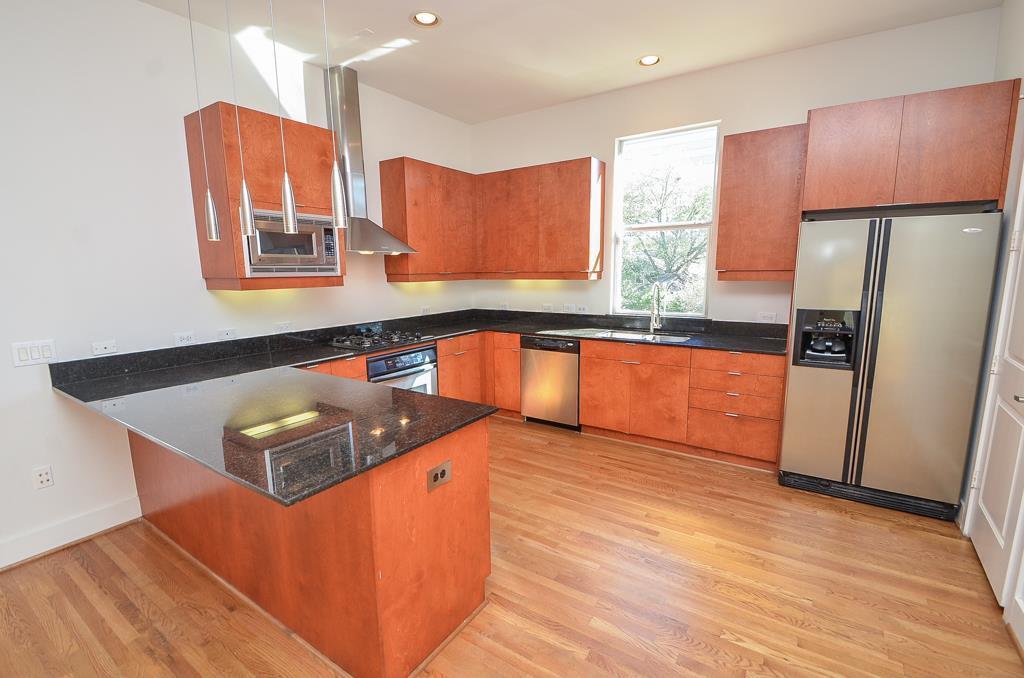 3 Bed Townhome for Rent in Houston TX 77098 – Upper Kirby property image