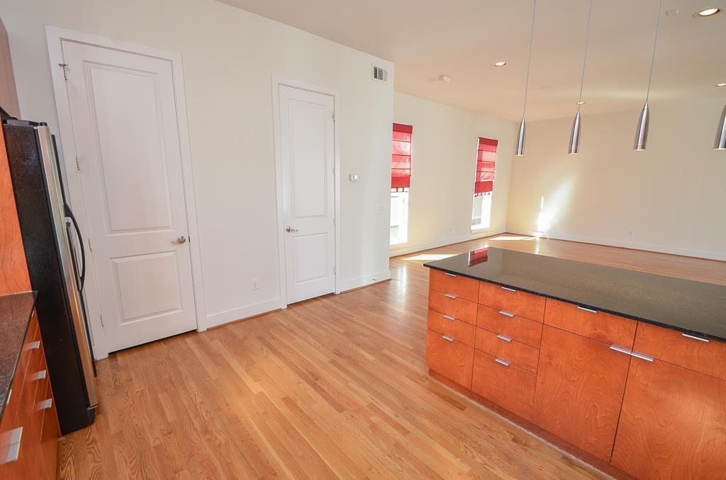 3 Bed Townhome for Rent in Houston TX 77098 – Upper Kirby property image