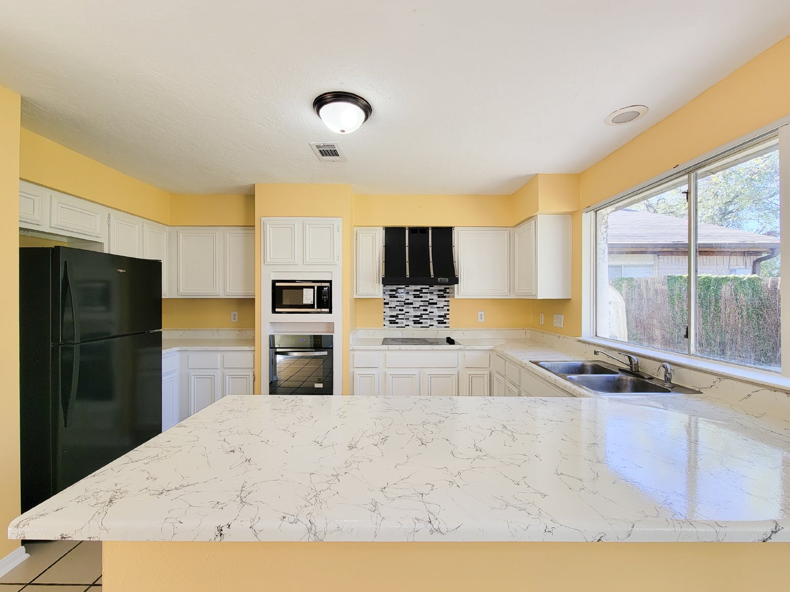 3-Bed Single-Family Home for Rent in Houston 77099 – Spacious Yard + Upgraded Interior property image