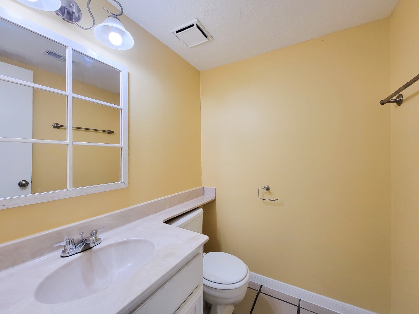 3-Bed Single-Family Home for Rent in Houston 77099 – Spacious Yard + Upgraded Interior property image