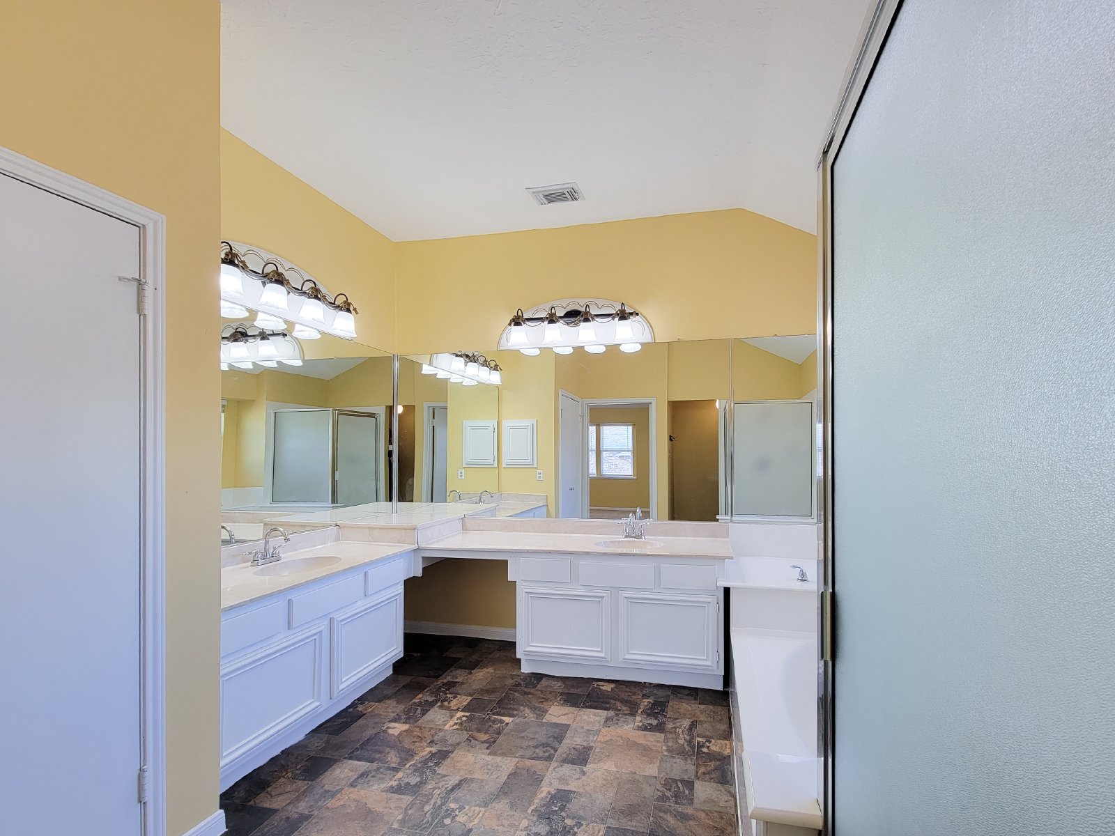 3-Bed Single-Family Home for Rent in Houston 77099 – Spacious Yard + Upgraded Interior property image