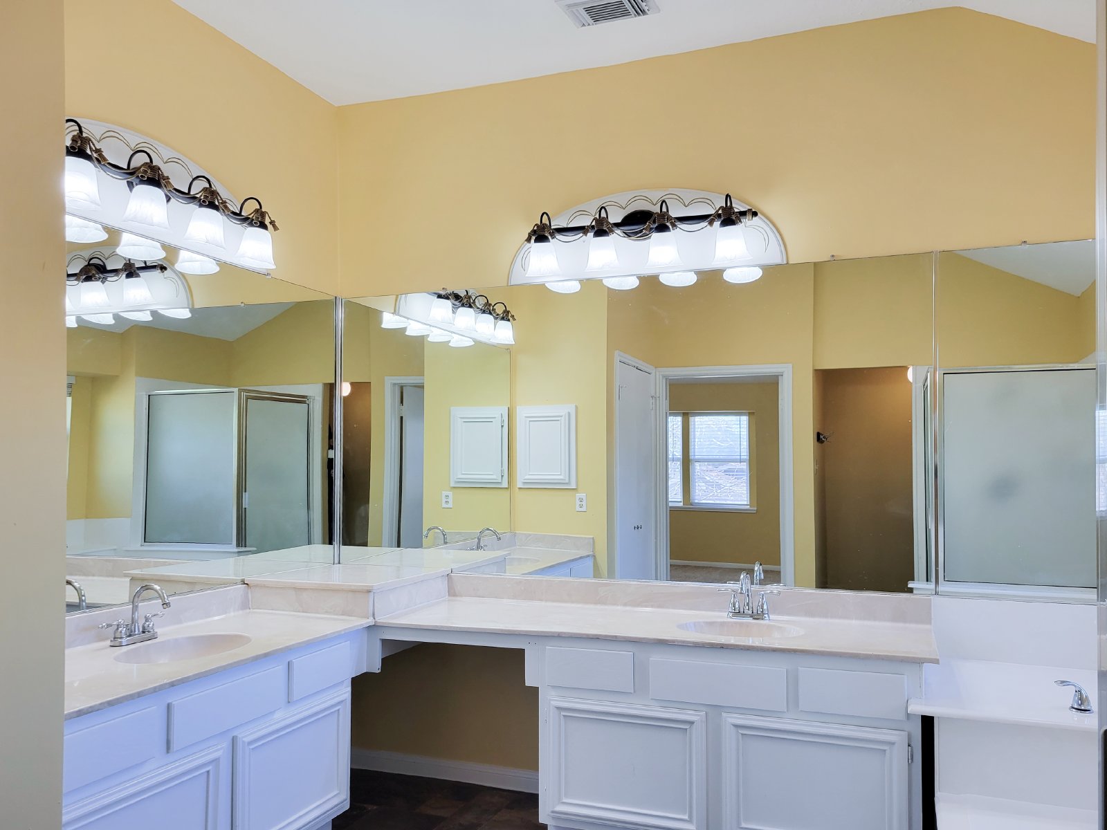 3-Bed Single-Family Home for Rent in Houston 77099 – Spacious Yard + Upgraded Interior property image