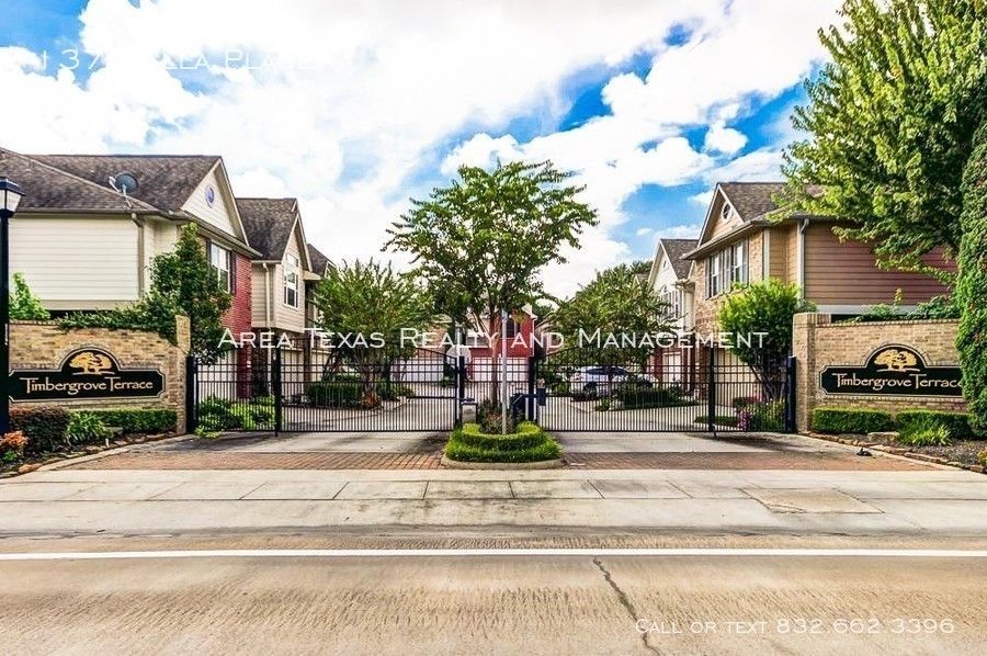 3 Bed Single-Family Home in Timbergrove Terrace 77008 in Gated Community property image