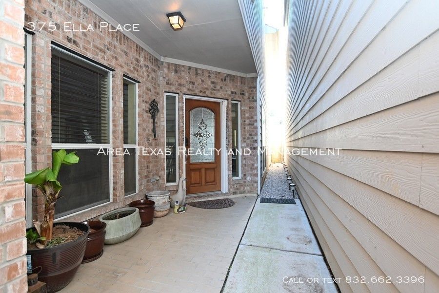 3 Bed Single-Family Home in Timbergrove Terrace 77008 in Gated Community property image