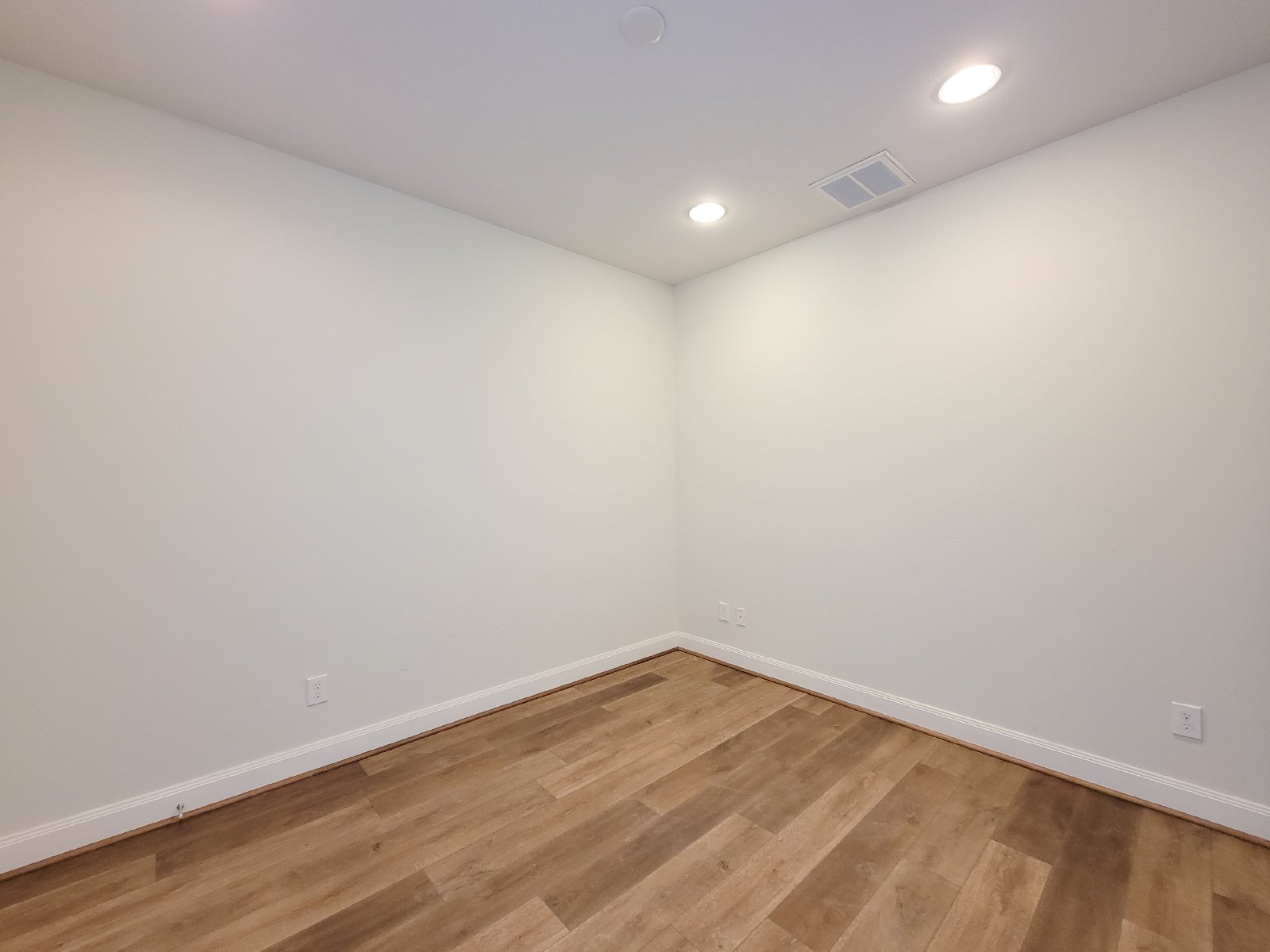 3-Bed, 3.5-Bath Home for Rent in Houston 77021 – Private Museum District Enclave property image