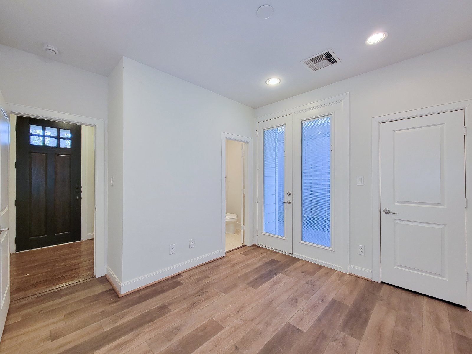 3-Bed, 3.5-Bath Home for Rent in Houston 77021 – Private Museum District Enclave property image