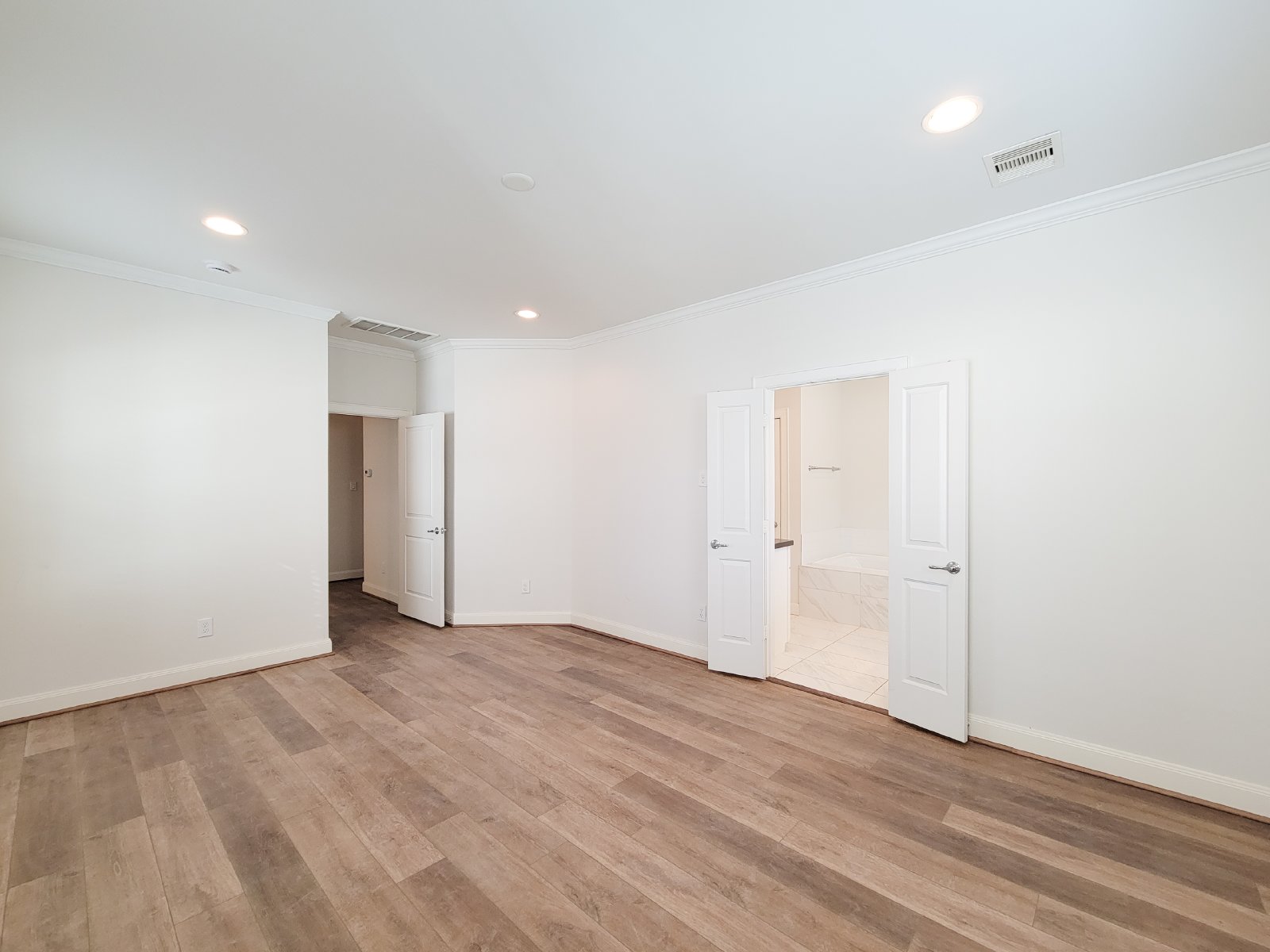 3-Bed, 3.5-Bath Home for Rent in Houston 77021 – Private Museum District Enclave property image