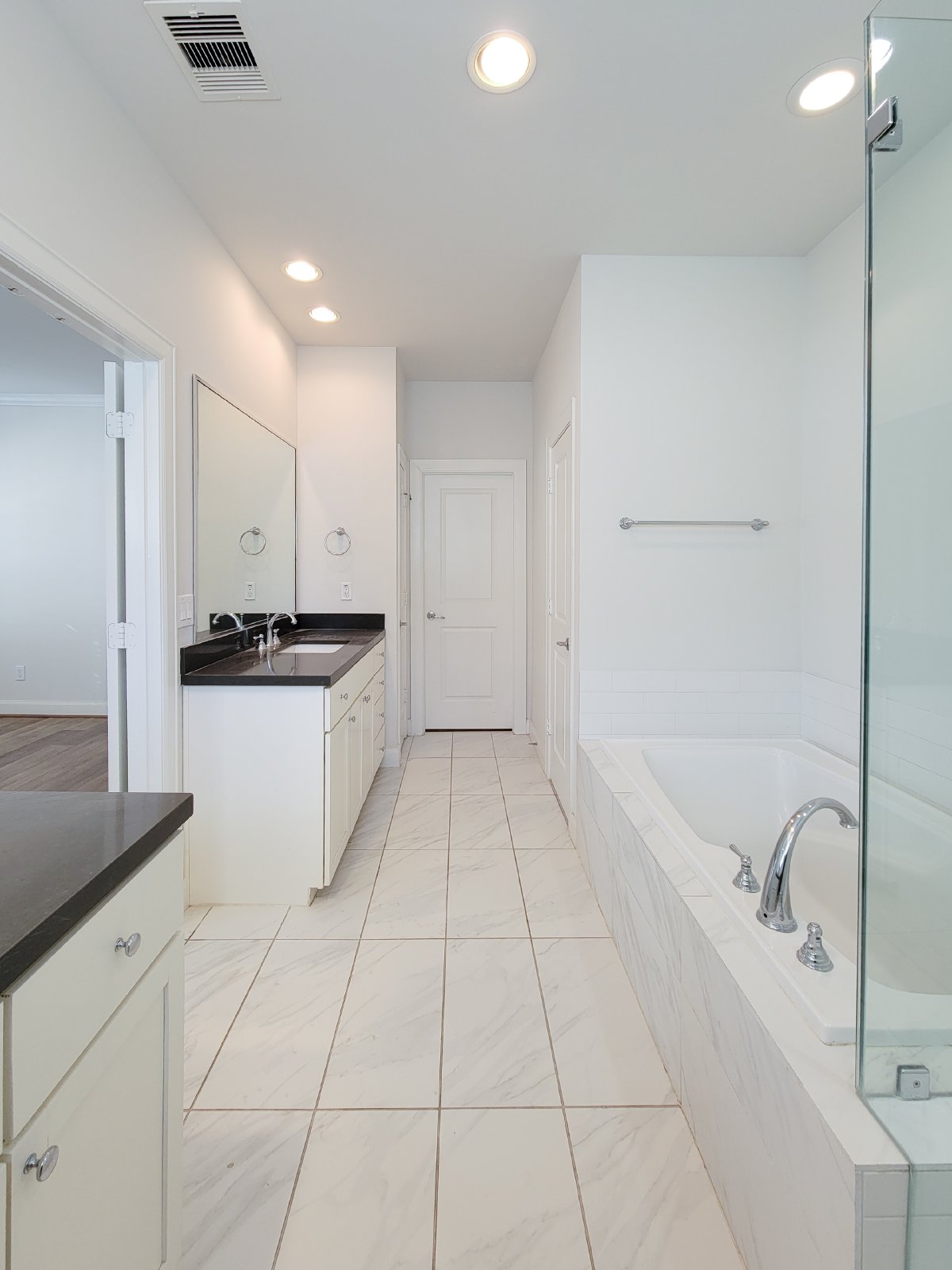 3-Bed, 3.5-Bath Home for Rent in Houston 77021 – Private Museum District Enclave property image