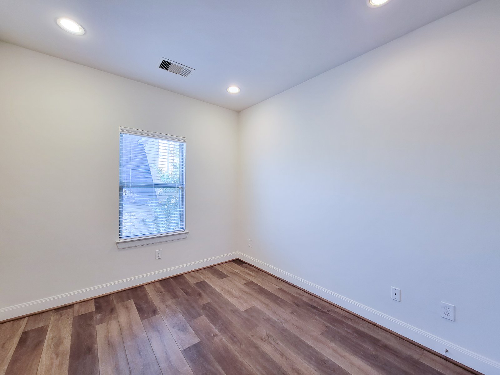 3-Bed, 3.5-Bath Home for Rent in Houston 77021 – Private Museum District Enclave property image