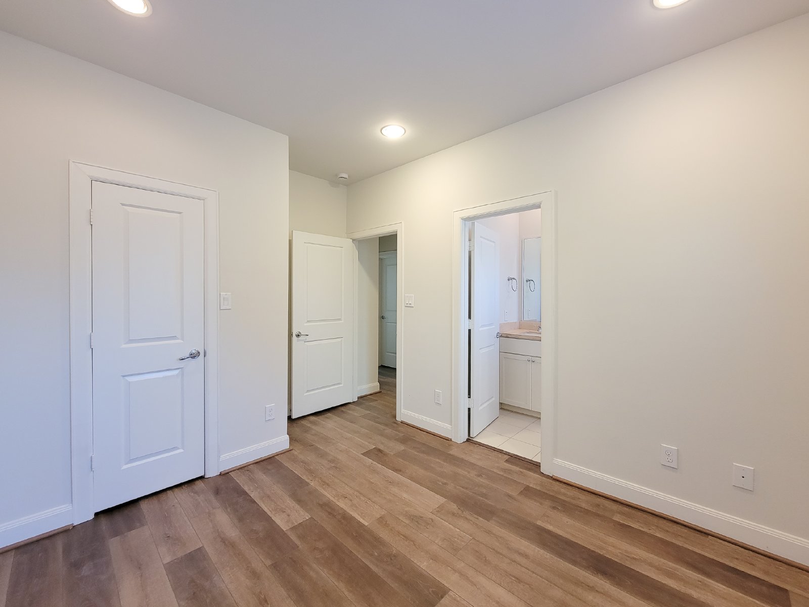 3-Bed, 3.5-Bath Home for Rent in Houston 77021 – Private Museum District Enclave property image