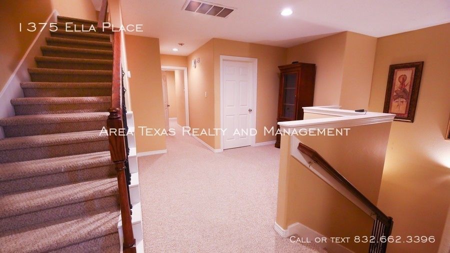 3 Bed Single-Family Home in Timbergrove Terrace 77008 in Gated Community property image