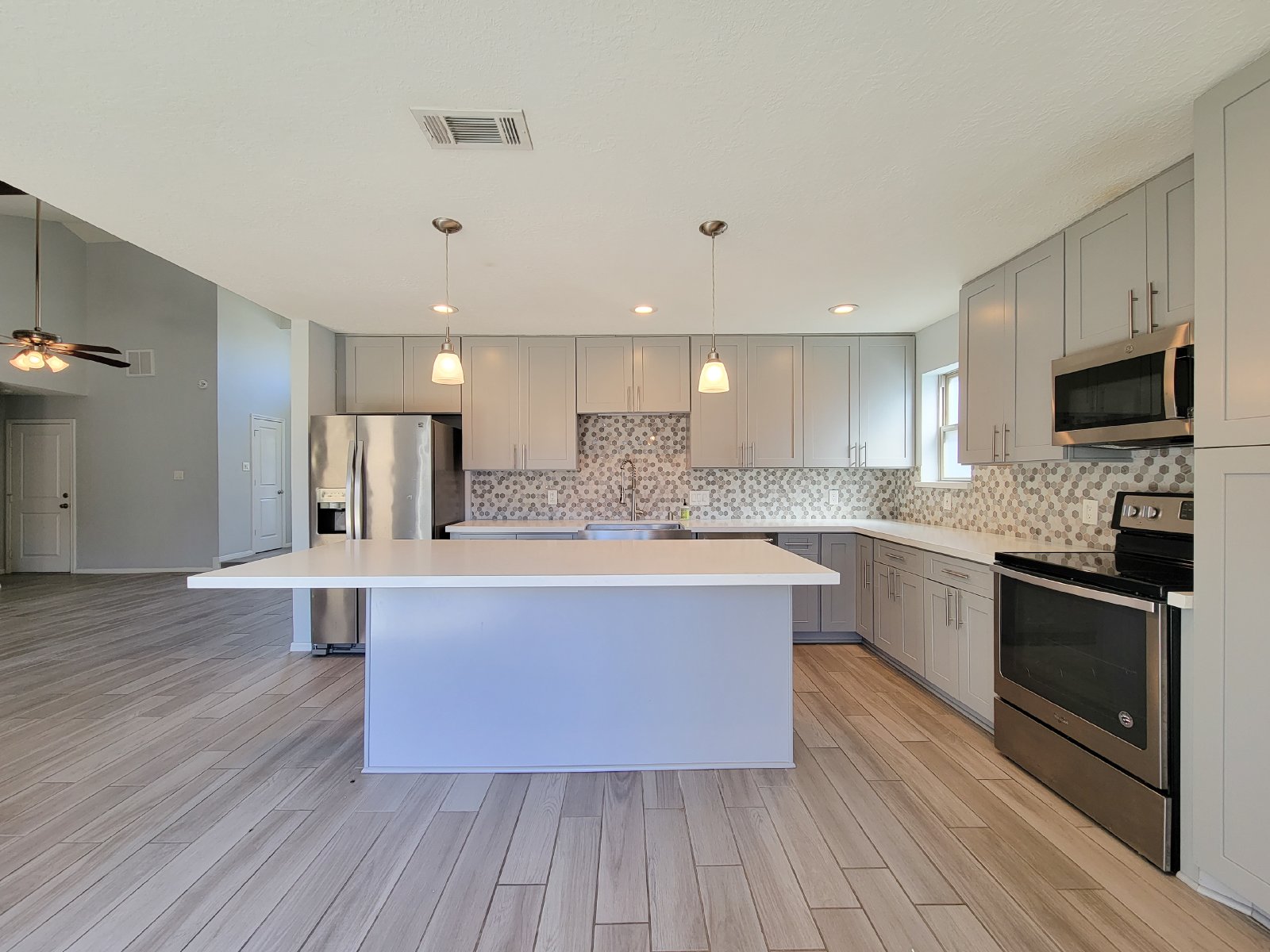 3 Bed 2 Bath Single-Family Home for Rent in Houston TX 77084 – Bear Creek Village property image