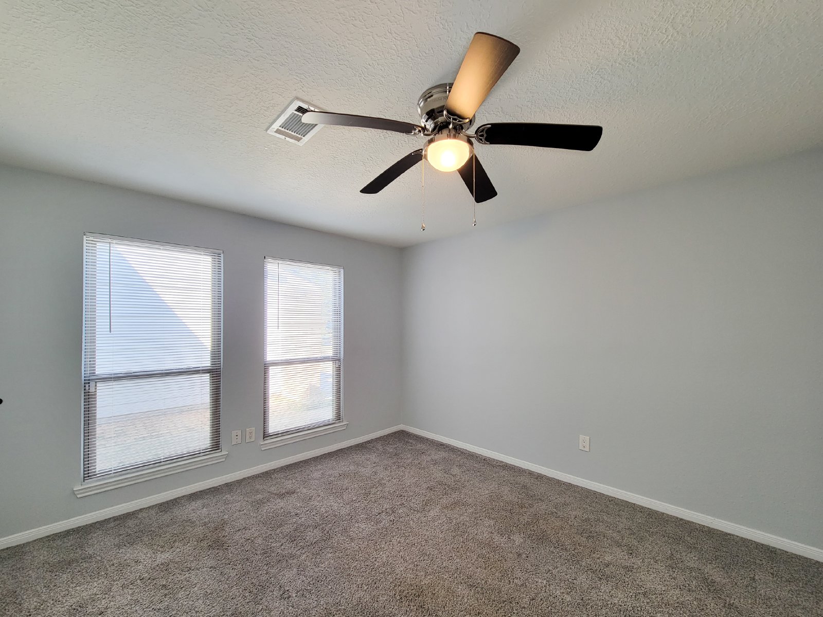 3 Bed 2 Bath Single-Family Home for Rent in Houston TX 77084 – Bear Creek Village property image