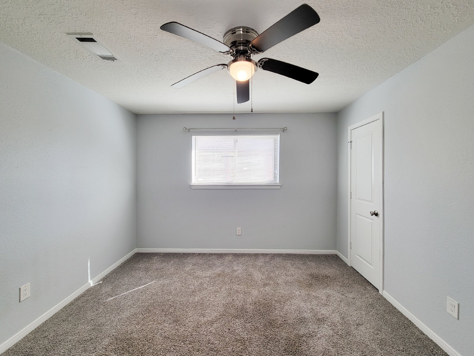 3 Bed 2 Bath Single-Family Home for Rent in Houston TX 77084 – Bear Creek Village property image