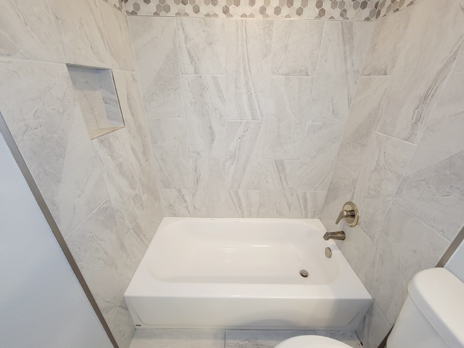 3 Bed 2 Bath Single-Family Home for Rent in Houston TX 77084 – Bear Creek Village property image