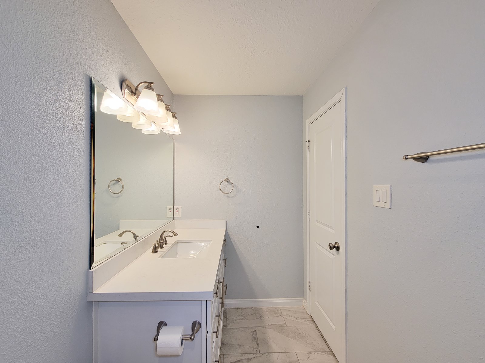 3 Bed 2 Bath Single-Family Home for Rent in Houston TX 77084 – Bear Creek Village property image