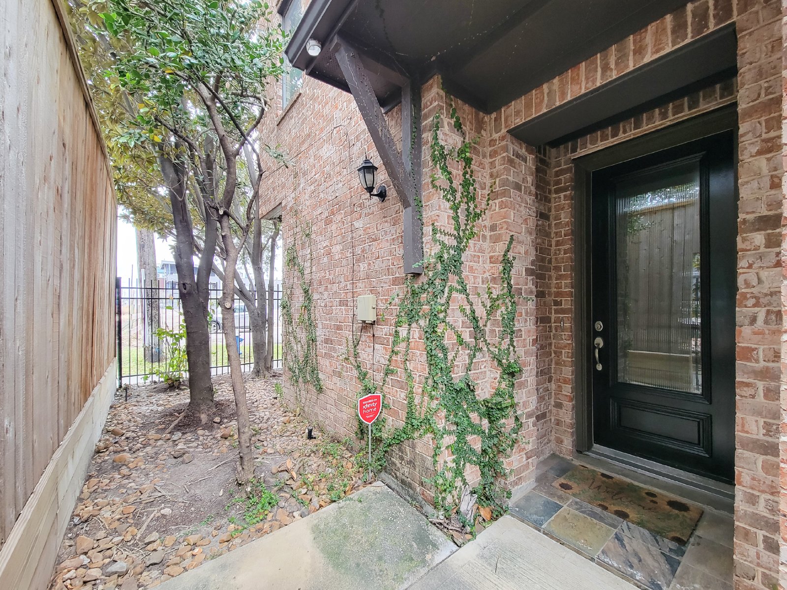 3 Bed Townhouse with Rooftop Patio + Pool in 77007 (Washington East/Sabine) property image