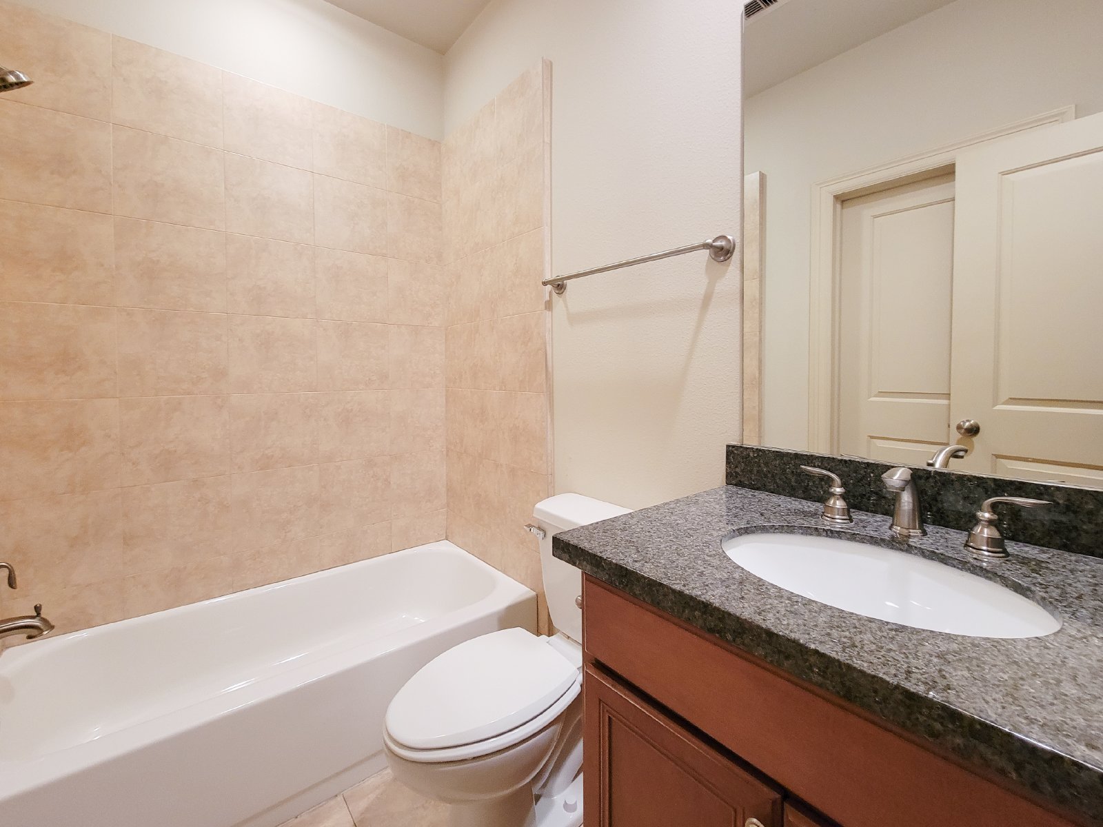 3 Bed Townhouse with Rooftop Patio + Pool in 77007 (Washington East/Sabine) property image