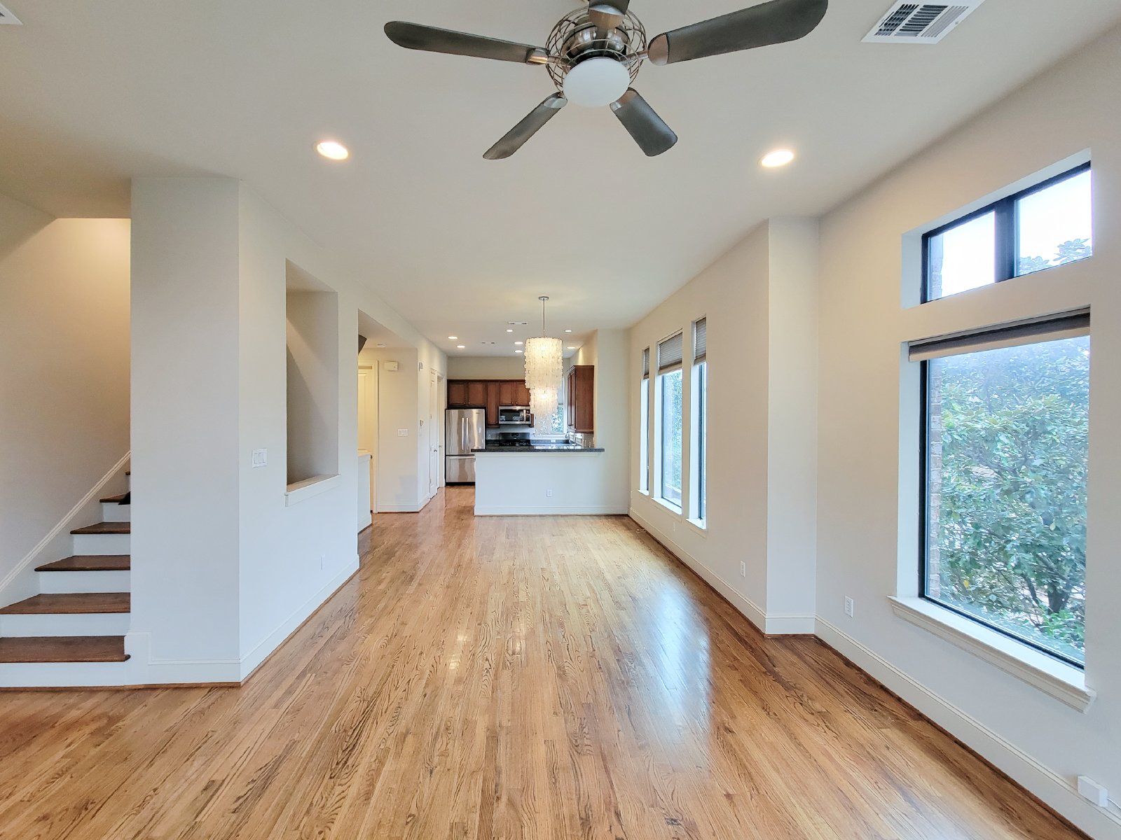 3 Bed Townhouse with Rooftop Patio + Pool in 77007 (Washington East/Sabine) property image